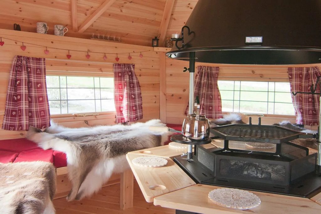 Lapland Lodge - Unique Airbnb Dorset